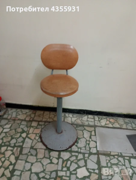 Стар индустриален стол въртящ  стол антикварен стол старинен стол, снимка 1