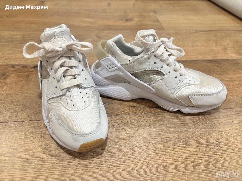 Дамски маратонки Nike Air Huarache бели 37,5 номер, снимка 1