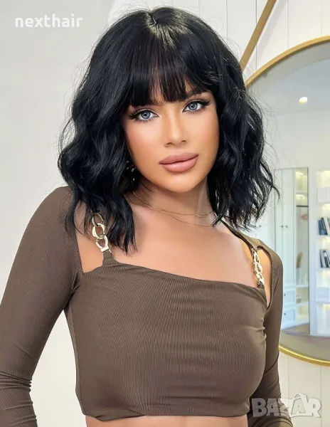 Черна къса вълнообразна перука с бретон, снимка 1