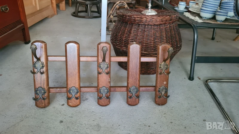 масивна закачалка с орнаменти внос от Европа, снимка 1