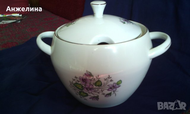 Красив порцеланов супник с теменужки от 80 те години. 2,5 литра., снимка 3 - Прибори за хранене, готвене и сервиране - 32417644