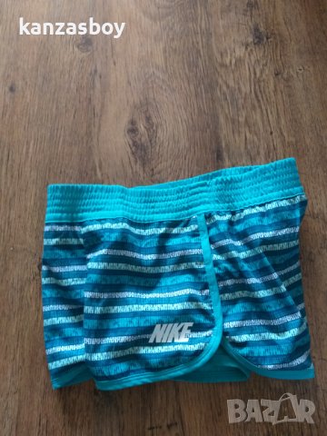 nike - страхотни дамски шорти , снимка 5 - Спортни екипи - 37472966