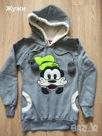 Дамски суичъри и блузи, различни модели и размери.