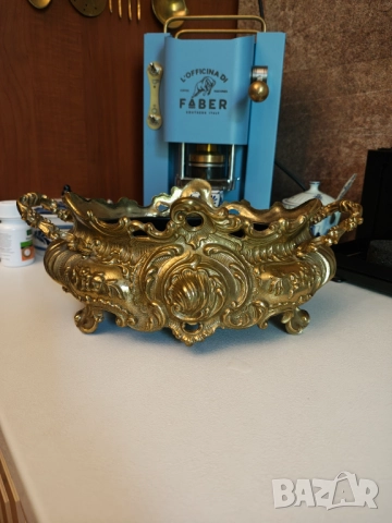 Масивна антикварна  бронзова фруктиера 