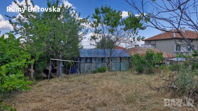 Къща с голям двор, работилница и гараж в гр. Омуртаг, снимка 10 - Къщи - 51324233