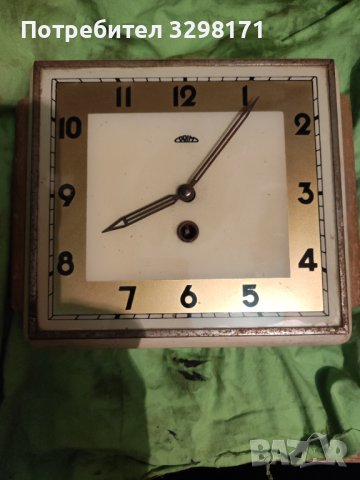 Часовник , снимка 1 - Антикварни и старинни предмети - 43596294