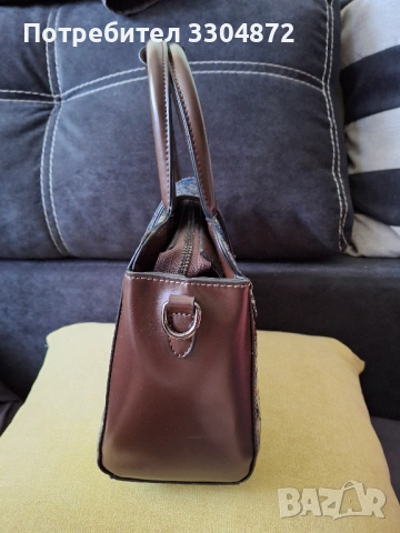 Дамска чанта на релефни цветни рози от еко кожа, снимка 3 - Чанти - 53142909