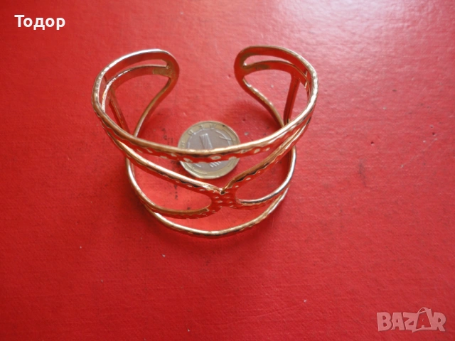 Позлатена твърда гривна 