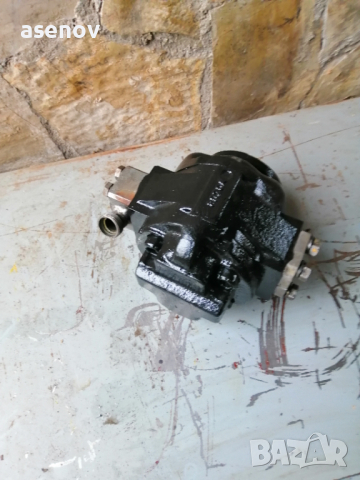 Хидравлична помпа , снимка 2 - Други машини и части - 44845885