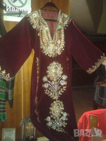 Рокля с хиляди мънисти продавам