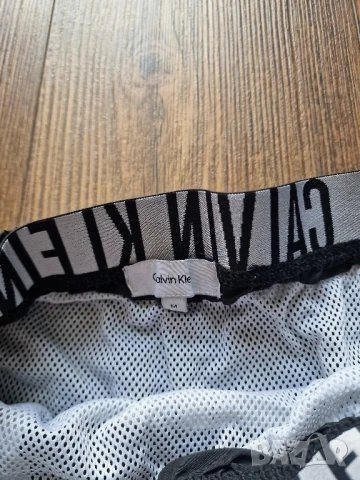 Страхотни мъжки къси шорти бански CALVIN KLEIN размер M , снимка 8 - Бански - 51256193