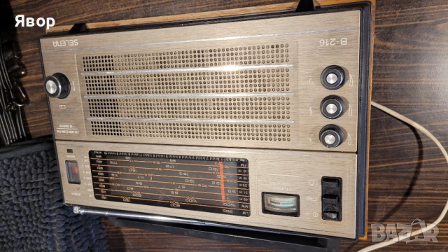 Радио Селена от соца ретро работещо, вкл. На 220 волта с кабел , снимка 9 - Аудиосистеми - 53498372