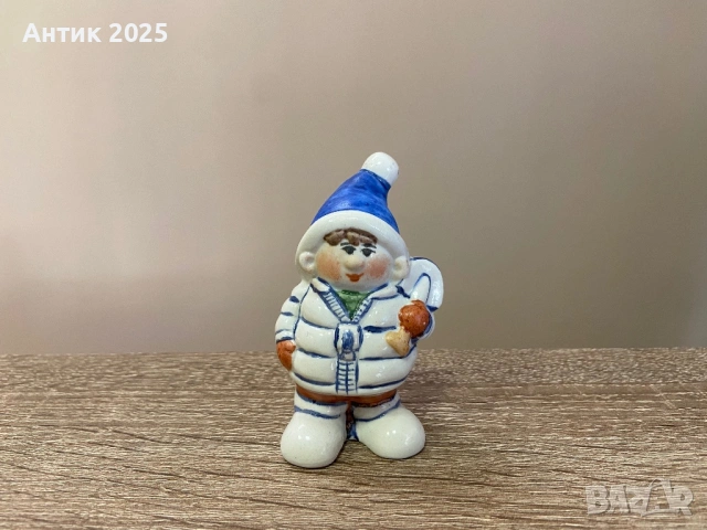 Порцеланова статуетка „Зимно момче с лопатка“