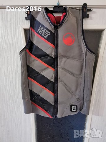 Жилетка за Уейкборд /Wakeboard Liquid force , снимка 1 - Водни спортове - 39975769