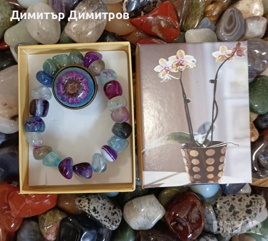 Дамски гривна от ахат и пръстен с цвете в смола. В кутийка., снимка 1 - Подаръци за жени - 43639919