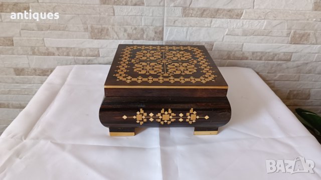 Стара дървена кутия за бижута - украсена с фурнир - №2