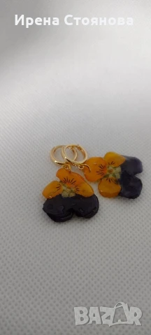 Мини обечки с естествен цвят на мини градинска теменужка. Цветче с размери 2/2 см. 
