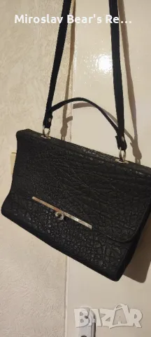 Чисто нова дамска , кожена чанта с две големи отделения и посредата по малко , снимка 2 - Чанти - 49260471