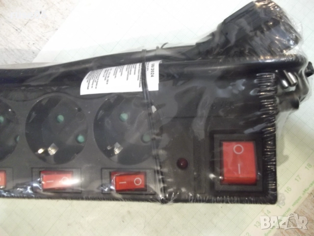 Удължител с разклонител с шест гнезда нов, снимка 3 - Разклонители и удължители - 52136780