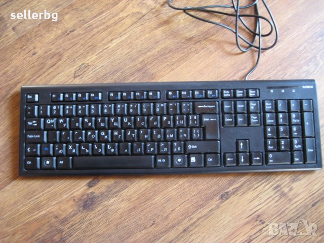 Клавиатура с USB букса - цвят черен - употребявана