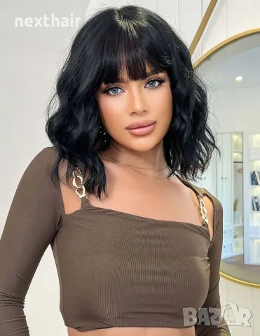 Черна къса вълнообразна перука с бретон, снимка 1