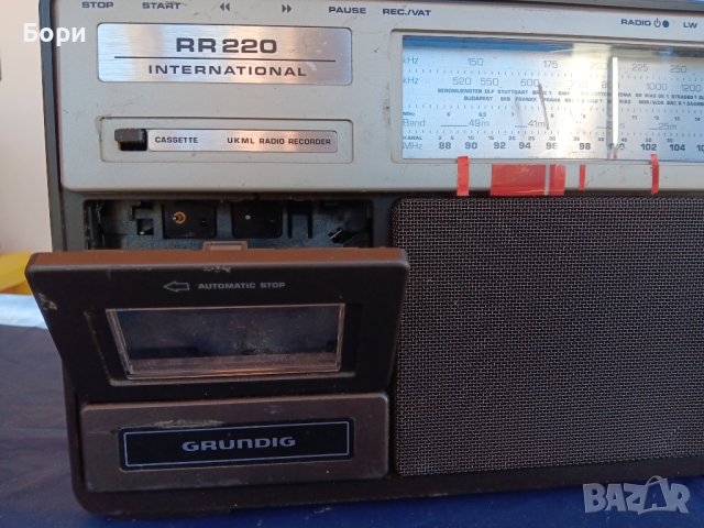 GRUNDIG RR 220 Радиокасетофон, снимка 2 - Радиокасетофони, транзистори - 44132353