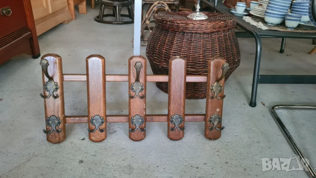 масивна закачалка с орнаменти внос от Европа