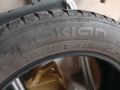 зимни гуми nokian 215/55/17 2 броя, снимка 1