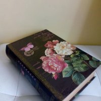 Налична кутия книга с изписани  години с рози декорация, снимка 3 - Декорация за дома - 36911098
