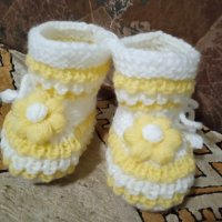 Терлички бебешки с цветчета в свежо жълто и бяло, снимка 1 - Други - 43785551