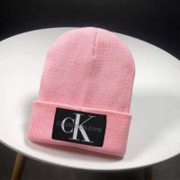 Дамска зимна шапка Calvin Klein - Различни цветове, снимка 2 - Шапки - 43238304