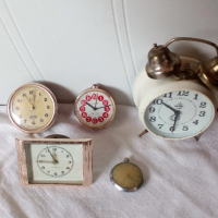 Часовници , снимка 1 - Антикварни и старинни предмети - 36479955