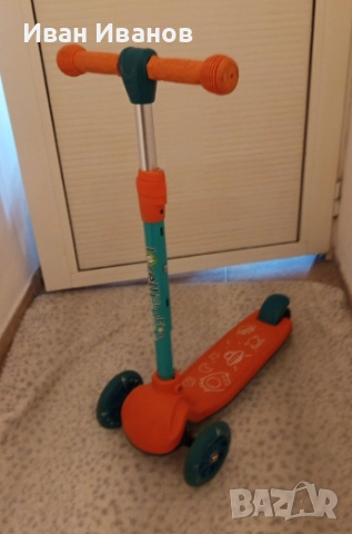 Детска тротинетка със светещи гуми