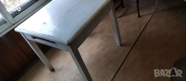 Голяма квадратна трапезна масивна маса 90/90/80см от 1980г