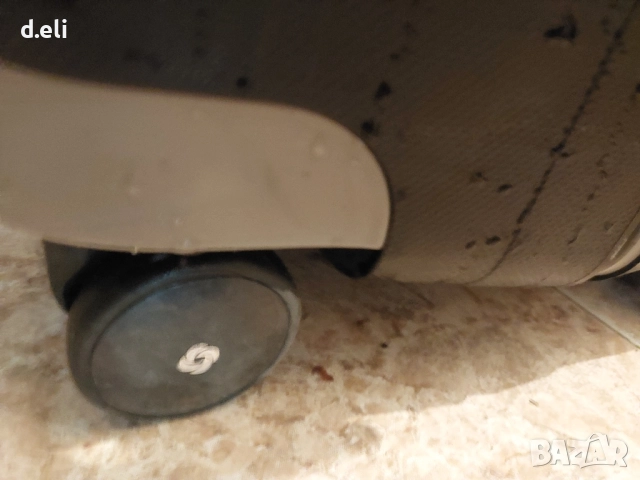 Samsonite. Original Пластмасов куфар с две колелца, снимка 3 - Куфари - 46200267