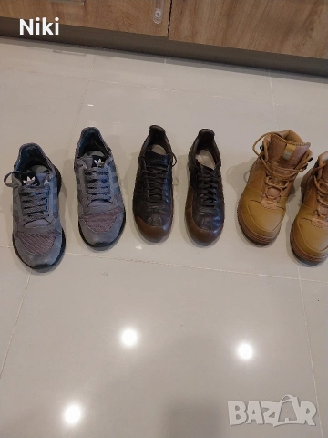 Маратонки Adidas и кецове Nike.