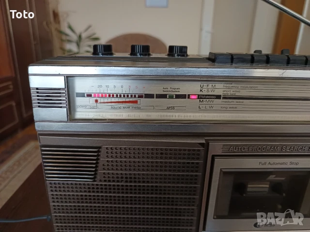 Радио касетофон SHАRP GF 6060, снимка 2 - Радиокасетофони, транзистори - 50950916