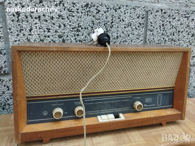 Ретро радио Романс, снимка 1 - Антикварни и старинни предмети - 39070350