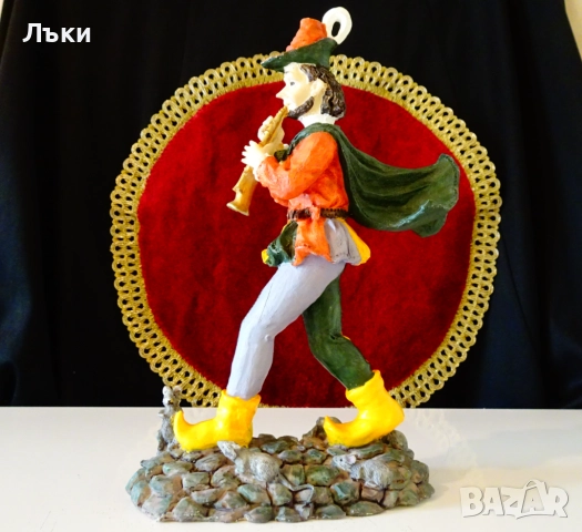 Порцеланова статуетка,фигура Хамелнският ловец на плъхове. 