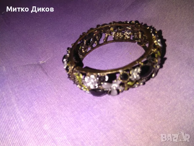 Месингова гривна с цветчета, снимка 8 - Гривни - 47441126