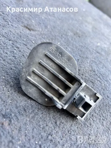 53452-02040. Щипки за преден капак щека за Тойота Аурис. 2007-2012г, снимка 3 - Аксесоари и консумативи - 49605720