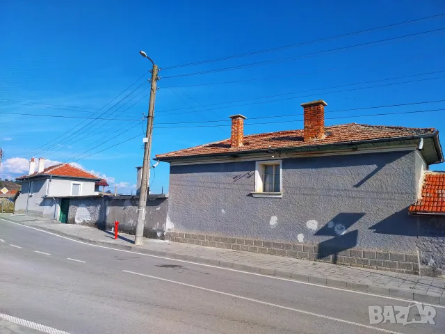 Двуетажна стара къща с. Черничево , снимка 3 - Къщи - 41866640