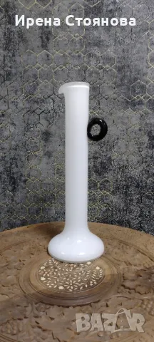 Елегантна и стилна ваза в млечно бял цвят с акцент дръжка тип ухо в черно, снимка 6 - Вази - 49377348