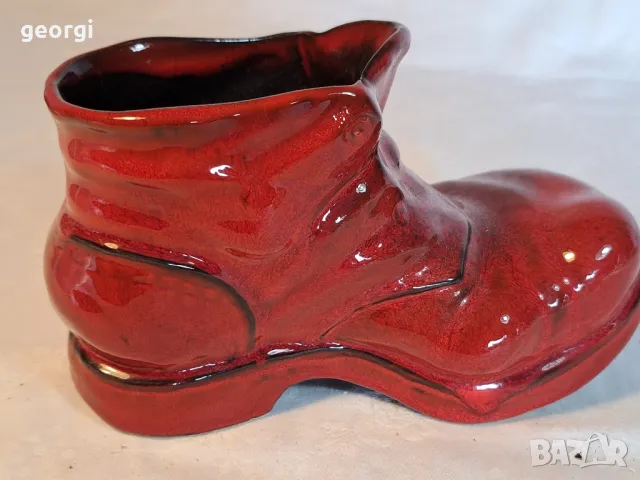 винтидж червена керамична обувка ваза моливник    4/4 , снимка 3 - Антикварни и старинни предмети - 49040247