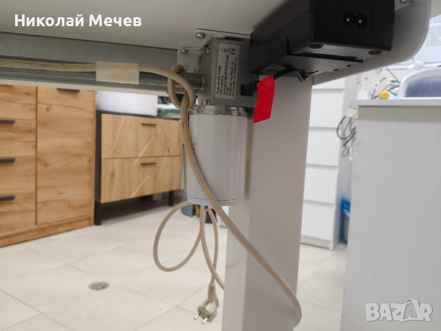 Регулируема работна маса, снимка 5 - Работни маси и бюра - 53140929