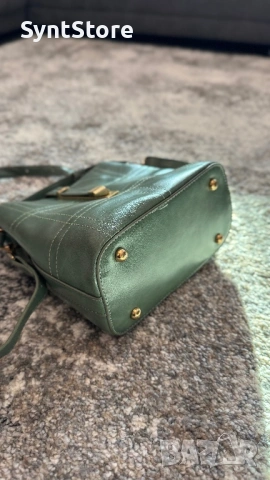 Стилна Дамска Чанта в Маслинено Зелено (Тип „Торба“) – Отлично Състояние!, снимка 3 - Чанти - 53048613