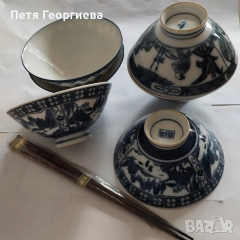 Красиви порцеланови купички и пръчици за хранене