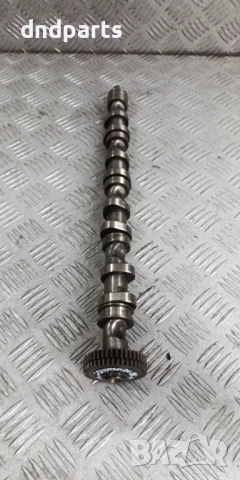 Разпределителен вал Audi A4 B8 2.0TDI 143hp 2010г.	