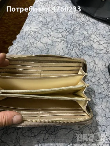 Портфейл Guess, снимка 6 - Портфейли, портмонета - 47596349
