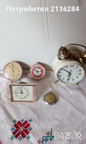 Часовници , снимка 1 - Антикварни и старинни предмети - 36479955